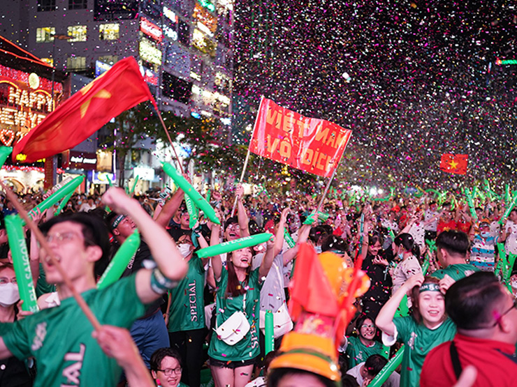 Bóng đá - Fan "mở hội" mừng U23 Việt Nam vào tứ kết, Thái Lan bị loại