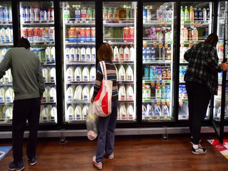 Thị trường - Tiêu dùng - Giá cả tăng cao, người người thắt chặt túi tiền nhưng mặt hàng này vẫn bán "chạy như tôm tươi"