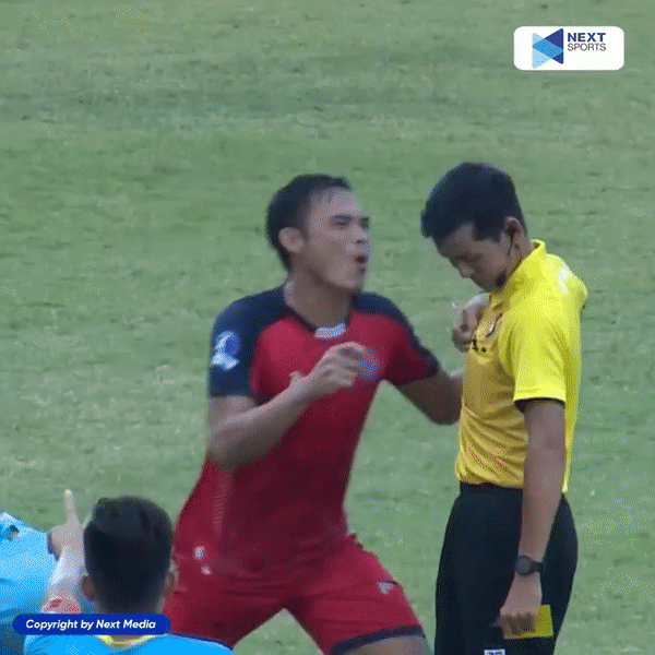 VFF xử lý nghiêm cầu thủ Bình Thuận đuổi đánh trọng tài - 1