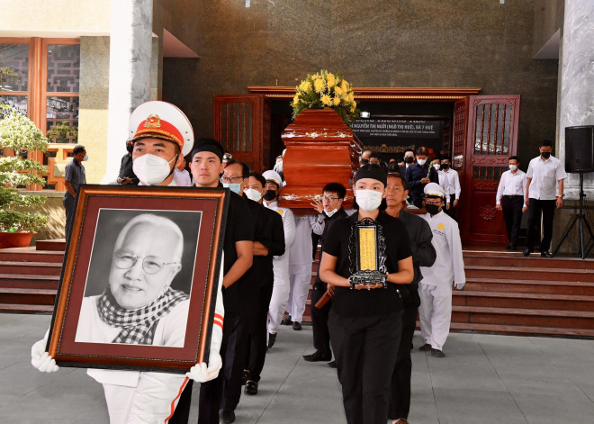 Linh cữu bà Ngô Thị Huệ được di quan và an táng tại nghĩa trang TP HCM