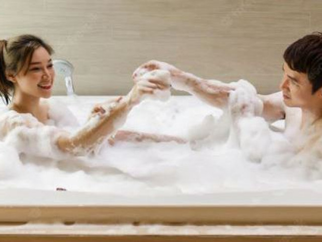 Sức khỏe đời sống - "Yêu" trong bồn tắm liệu có gây hệ lụy gì? Lời đáp của chuyên gia khiến nhiều người ngỡ ngàng