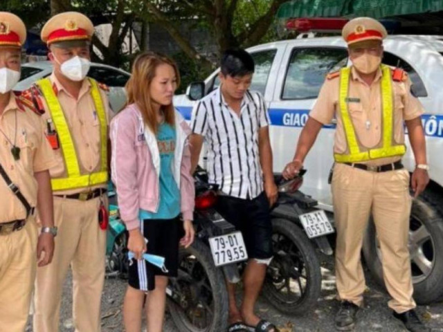 Pháp luật - CSGT bắt đôi nam nữ mua "xe gian" giá rẻ trên mạng xã hội về sử dụng