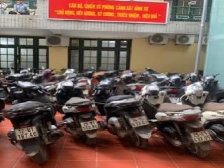 Cảnh sát Hà Nội triệt phá băng nhóm tội phạm trộm cắp, tiêu thụ xe máy ”khủng”