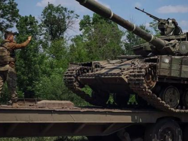 Lực lượng Nga đẩy Ukraine ra ngoại ô chiến trường trọng điểm