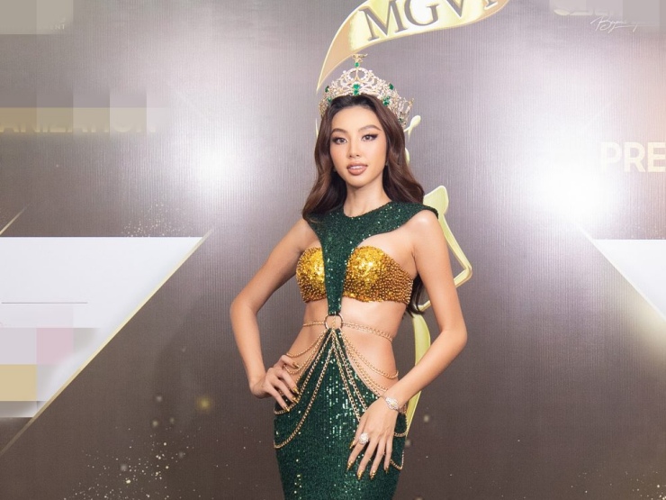 Thuỳ Tiên khoe dáng nữ thần trong thiết kế cut-out tại Hoa hậu Hoà bình Việt Nam