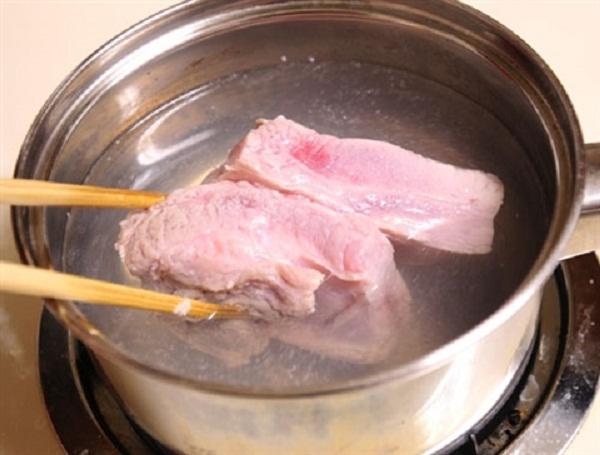 Món thịt lợn luộc thì không cần cho đường bởi nó đủ ngon ngọt rồi. Ảnh minh họa.