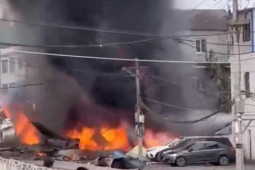 Thế giới - Tiêm kích Trung Quốc rơi xuống khu dân cư, bốc cháy dữ dội