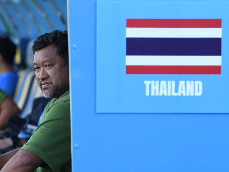 Bóng đá - Fan Thái Lan giận dữ "ném đá" HLV Worrawoot thua Việt Nam, báo chí soi lý do thất bại