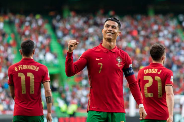 Ronaldo đã có 118 bàn thắng cho ĐTQG sau cú đúp trước Thụy Sĩ