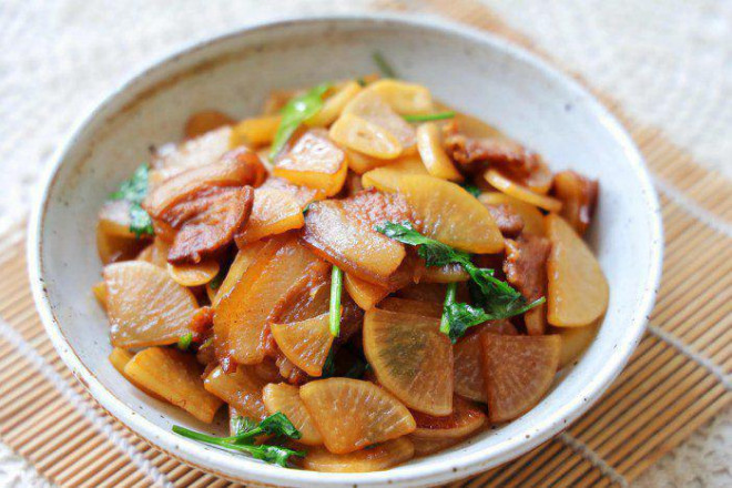 Hôm nay ăn gì: Vợ nấu cơm chiều cực hấp dẫn, bày lên mâm món nào hết ngay món đó - 3