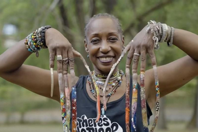 Người phụ nữ bắt đầu nuôi móng tay từ năm 1898. 