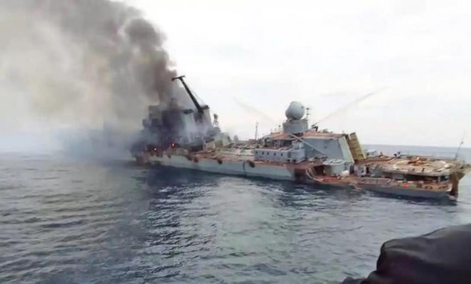 Soái hạm Moskva của Nga chìm ở Biển Đen. Ảnh: TWITTER