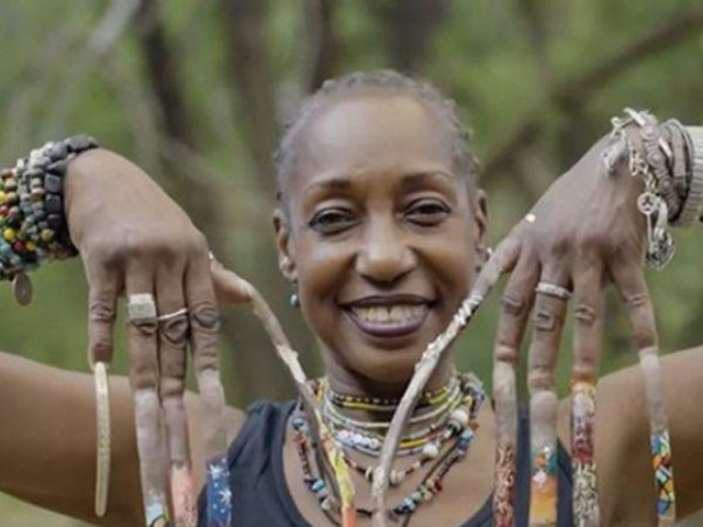 Phi thường - kỳ quặc - Choáng váng trước bộ móng tay nuôi 30 năm của người phụ nữ