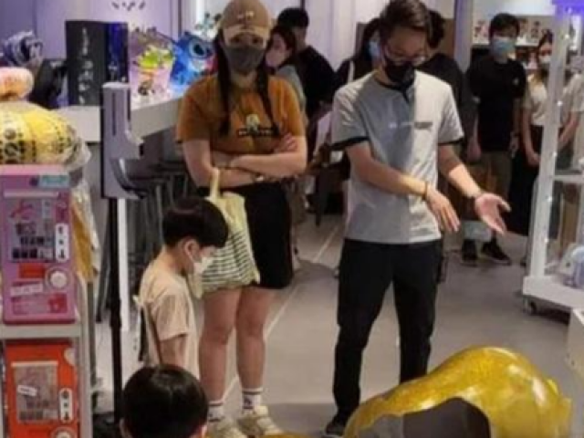 Bạn trẻ - Cuộc sống - Vụ bố mẹ đền bức tượng 100 triệu vì con vô tình làm vỡ: Bé trai 5 tuổi sốc đến mức sang chấn tâm lý