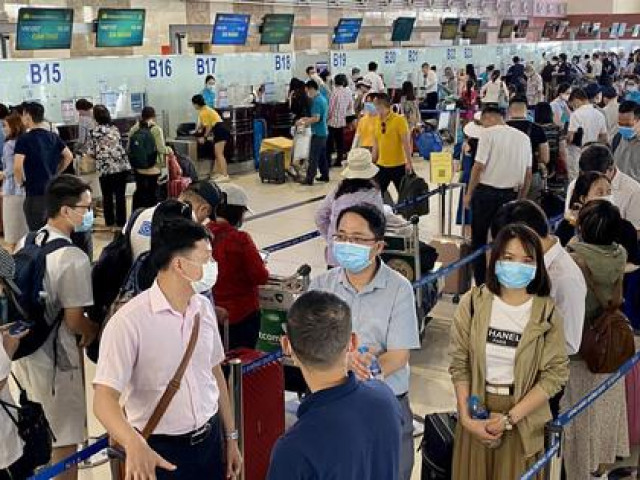 Tin tức trong ngày - Sân bay Nội Bài đông nghẹt, hành khách cần lưu ý gì?