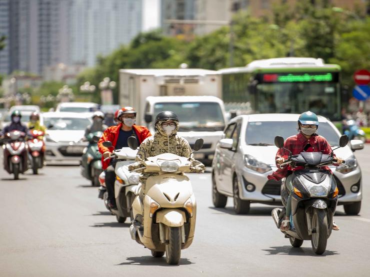 Tin tức trong ngày - Thời tiết cuối tuần: Miền Bắc giảm mưa, miền Trung nắng nóng kéo dài