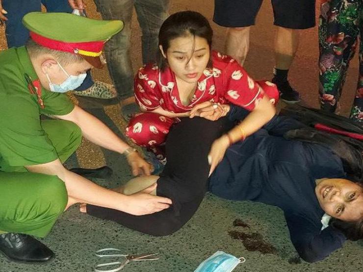 Tin tức trong ngày - Gặp người phụ nữ bị tai nạn gãy chân, trinh sát hình sự "lộ" tài bó xếp xương khớp