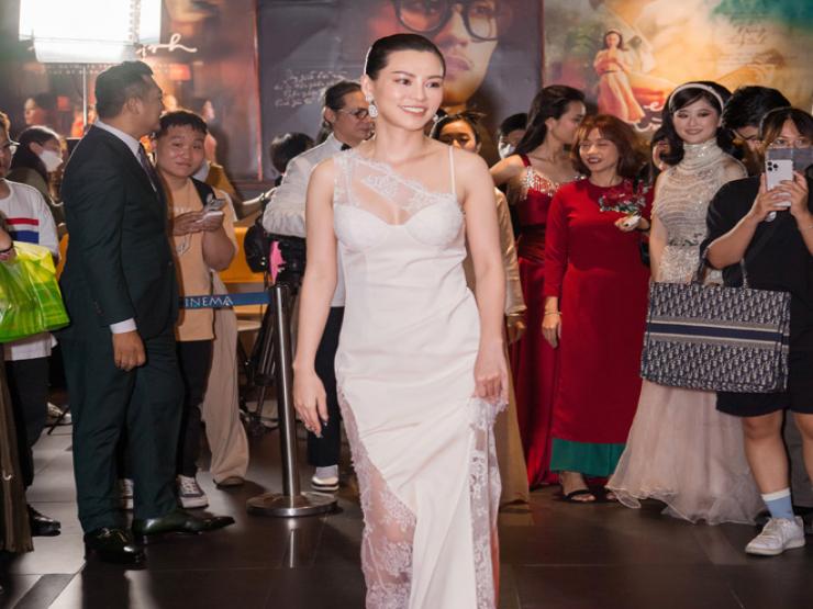 Phim - "Khánh Ly" Bùi Lan Hương hát chay nhạc Trịnh khi ra mắt phim 50 tỷ