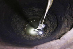 Tin tức trong ngày - Tin tức 24h qua: Hiện tượng lạ xuất hiện ở nơi có hàng chục "hố tử thần"