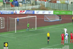 Phi thường - kỳ quặc - Video: Cầu thủ lộn nhào 360 độ rồi đá penalty, cái kết khiến nhiều người kinh ngạc