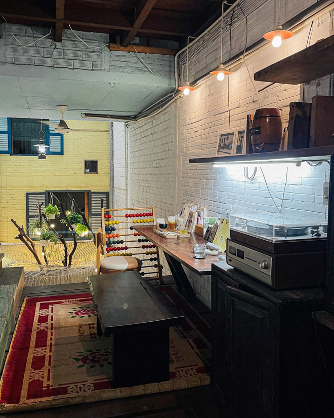 Khám phá quán cafe độc đáo với không gian kiến trúc hoài niệm Sài Gòn thập niên 70 - 4