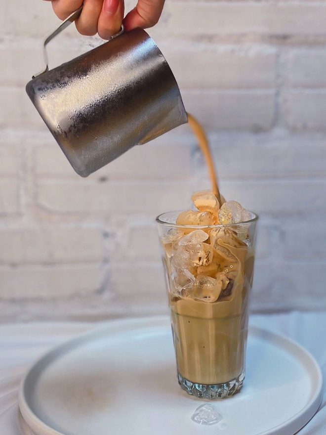 Khám phá quán cafe độc đáo với không gian kiến trúc hoài niệm Sài Gòn thập niên 70 - 6