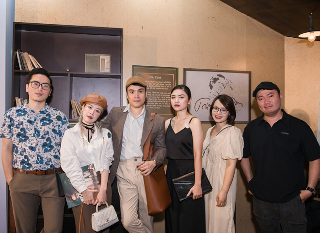 MC Thái Dũng (giữa) và các đồng nghiệp