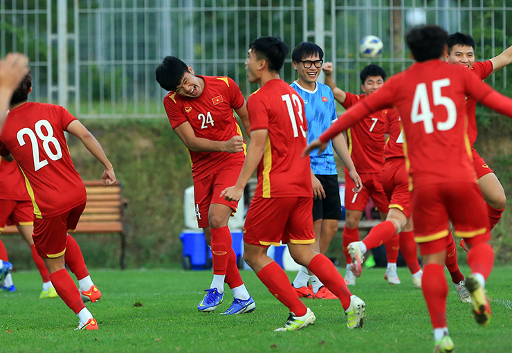 U23 Việt Nam dành 40 phút cuối để tập chiến thuật kín. Trận đấu với U23 Saudi Arabia sẽ diễn ra vào lúc 21h (giờ Uzbekistan), tức 23h (giờ Việt Nam) ngày 12/6 tại SVĐ Lokomotiv (Ảnh: Hai Tư)