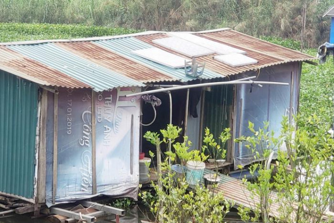 Người dân sử dụng những tấm năng lượng mặt trời để có điện sử dụng sinh hoạt hàng ngày