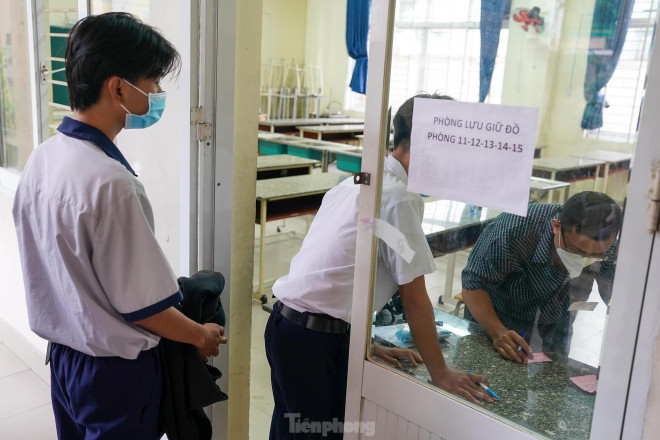 Điểm thi này bố trí 4 phòng lưu giữ đồ dùng cá nhân của thí sinh.