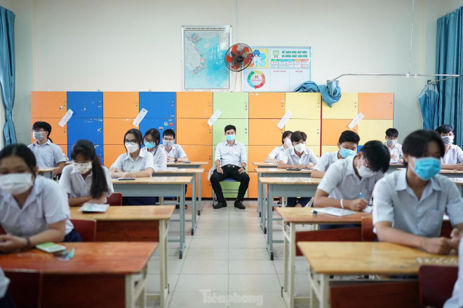 Tuyển sinh vào lớp 10: Hình ảnh các thí sinh TPHCM thi môn cuối cùng - 10