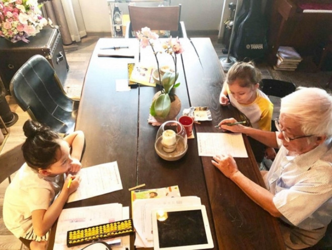 Tuy nhiên hiện tại nữ ca sĩ đã rao bán căn nhà
với rất phần trang trí rất nghệ thuật thể hiện gu thẩm mỹ cao. Một
căn nhà mang thật nhiều kỷ niệm với không chỉ riêng Bống mà với cả
bạn bè, người thân của nữ Diva.