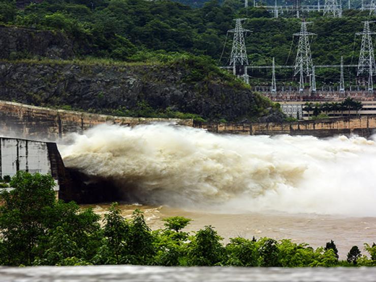 Khẩn cấp mở cửa xả đáy thoát lũ 2 hồ thủy điện lớn nhất Việt Nam