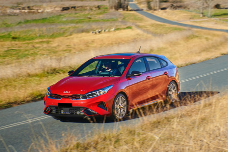 Giá xe KIA K3/Cerato niêm yết và lăn bánh tháng 6/2022