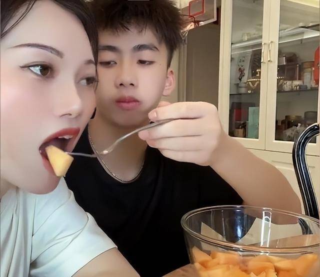 Người mẹ 7 con chia sẻ về cuộc sống &#39;không phải làm gì&#39; vì tất cả đã có con lo - 3