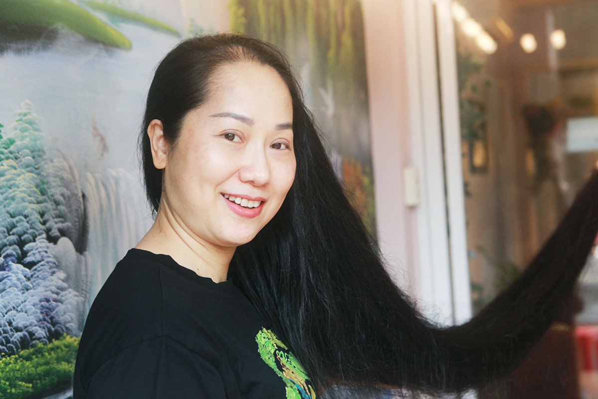Mai Thanh Hà khoe mái tóc đen dài bồng bềnh tự nhiên, hơn 20 năm không uốn  nhuộm - Tuổi Trẻ Online