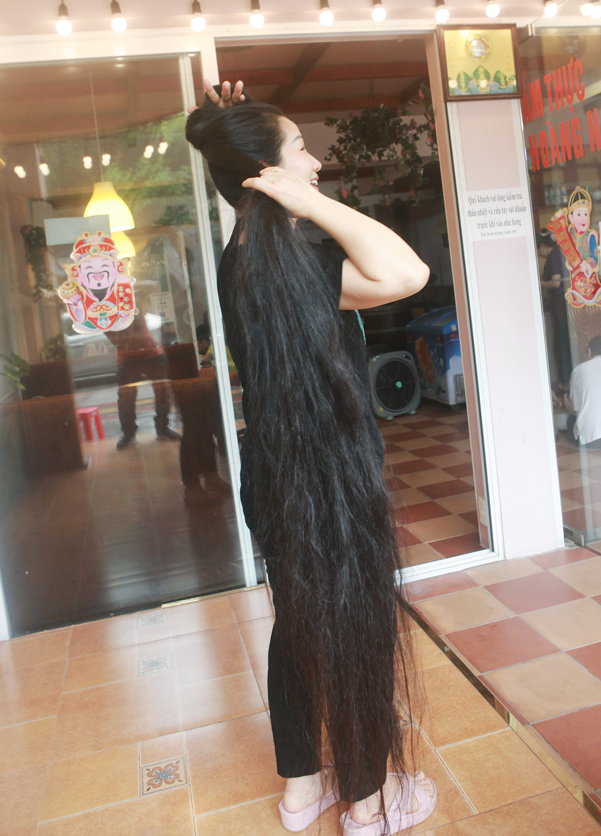 kỷ lục mái tóc dài nhất Việt Nam Chuyện khó nói của một nữ kỷ lục gia Việt  Nam