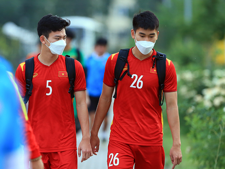 U23 Việt Nam tiếp tục tập luyện tại sân Bunyodkor 2. Đây là buổi tập chính thức nên các cầu thủ có khoảng 60 phút tập (Ảnh: Hai Tư)
