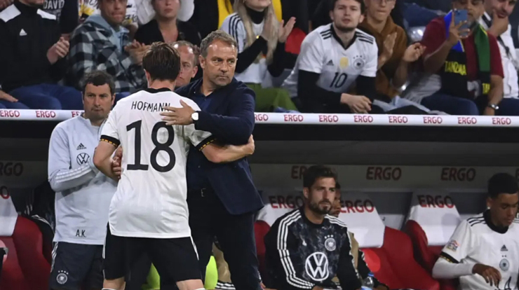 HLV Hansi Flick lo lắng cho hàng công ĐT Đức