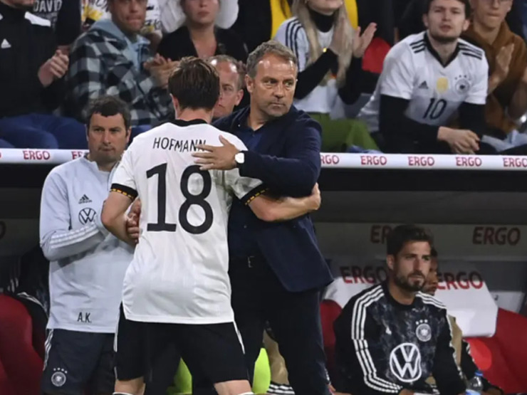 Bóng đá - Thuyền trưởng ĐT Đức thừa nhận nguy cơ xuống hạng, đổ lỗi cho hàng công