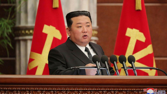 Ông Kim Jong-un tại phiên họp toàn thể của Ủy ban Trung ương của Đảng Lao động Triều Tiên (WPF) tổ chức từ ngày 8 đến 10-6. Ảnh: KCNA