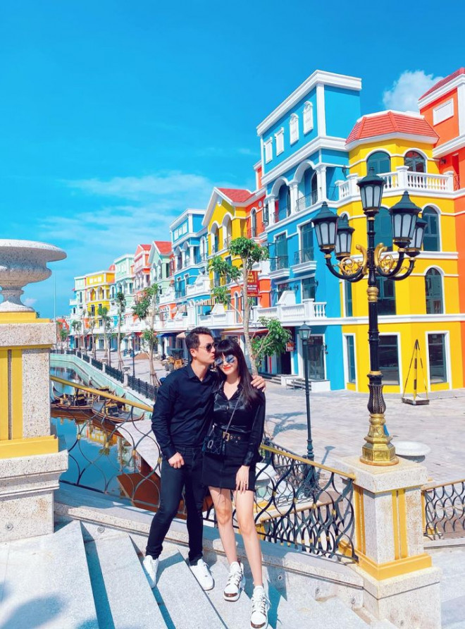 Đăng Khôi chiều chuộng và yêu thương bà xã
nhất mực