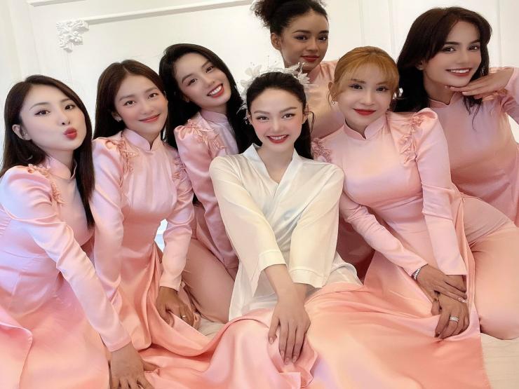 Giải trí - Trâm Anh, "nàng thơ Sơn Tùng" nổi bật trong dàn phù dâu xinh đẹp của Minh Hằng