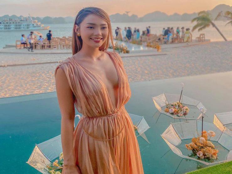 Thời trang - Trước khi làm cô dâu, Minh Hằng từng đẹp "lấn át" khách mời vì váy xẻ