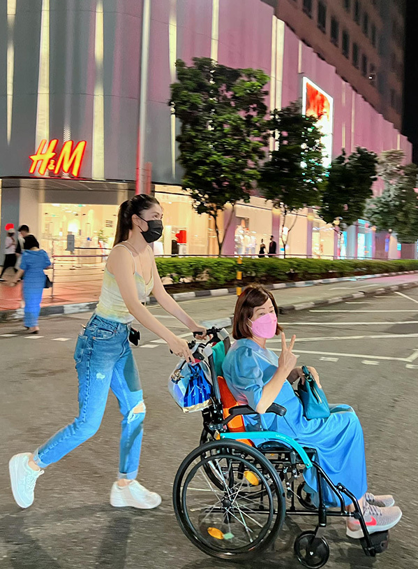 Thăm biệt thự triệu đô của vợ chồng ca sĩ dành 10 năm chăm 2 mẹ bị ung thư - 2