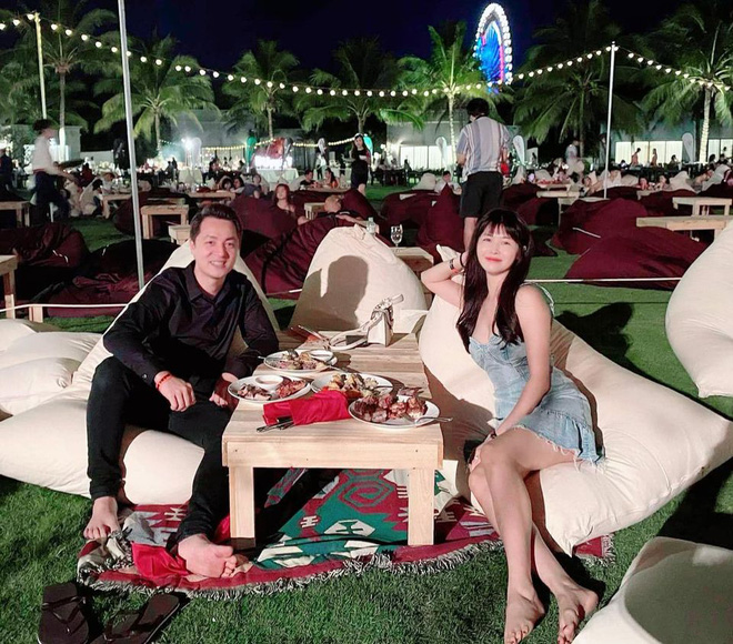 Đi qua nhiều biến cố gia đình, vợ
chồng Đăng Khôi - Thủy Anh càng trở nên yêu thương và trân trọng
nhau nhiều hơn.