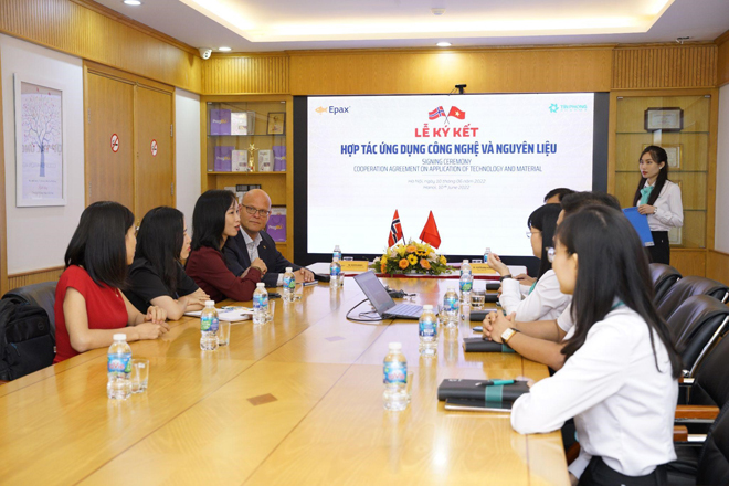 Toàn cảnh lễ ký kết giữa Dược phẩm Tín Phong và Epax Norway