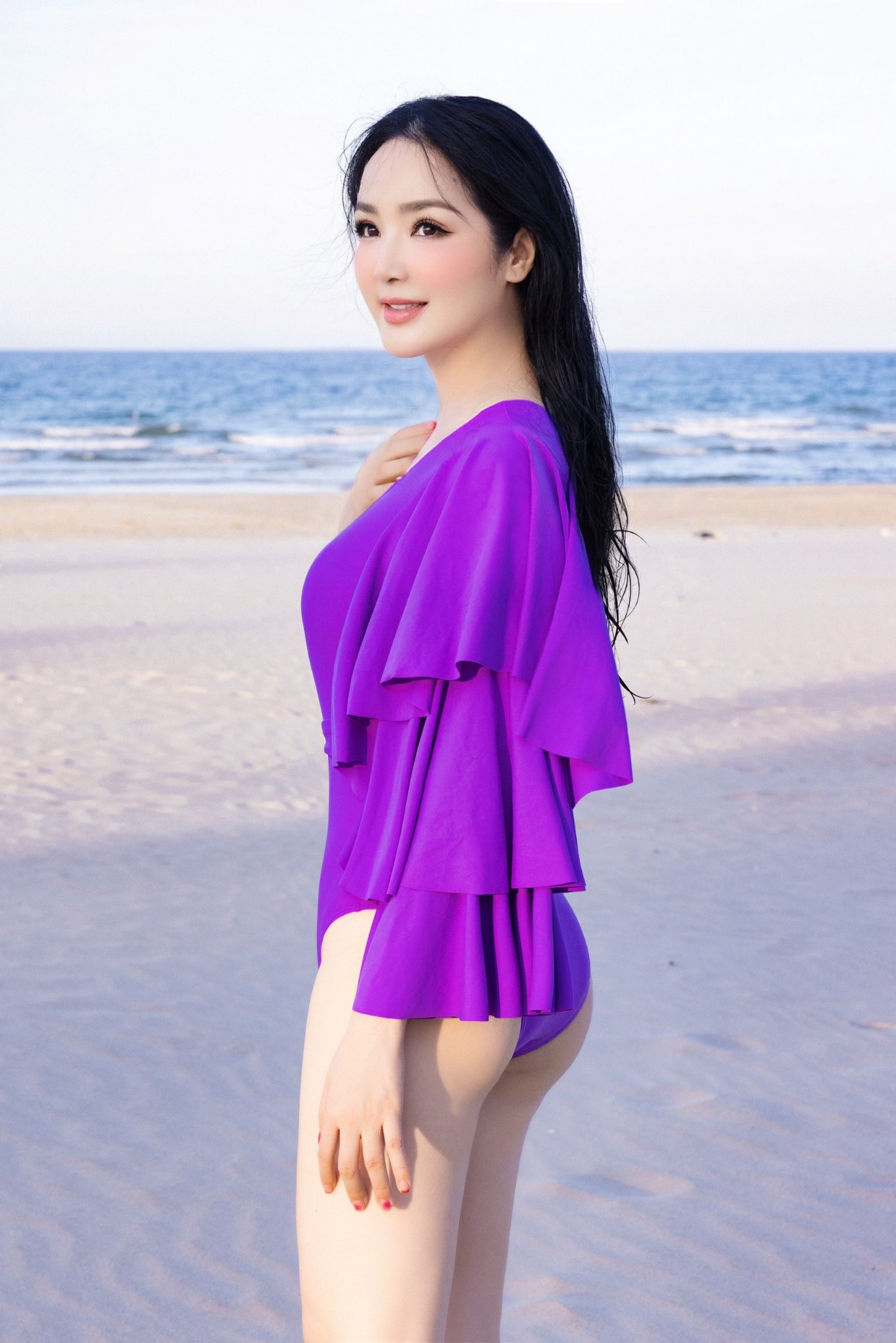 Hoa hậu Đền Hùng Giáng My diện áo tắm ở tuổi 51 - 1