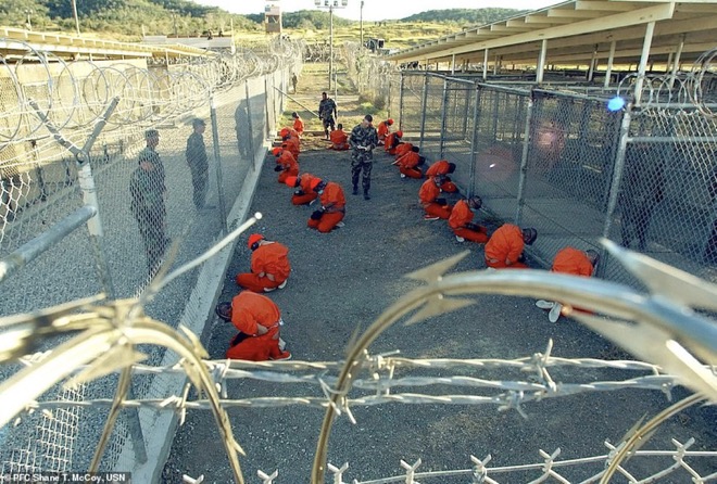 Các tù nhân bị giam giữ ở Guantanamo là những người bị tình nghi tham gia vụ khủng bố ngày 11.9 và có liên hệ với Taliban.