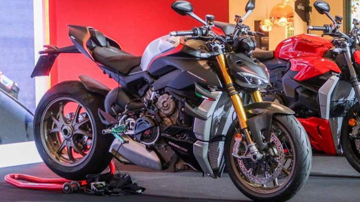 Siêu mô tô Ducati Streetfighter V4SP 2022 vừa được giới thiệu tại Malaysia với mức giá 239.000 RM (khoảng 1,26 tỷ đồng)

